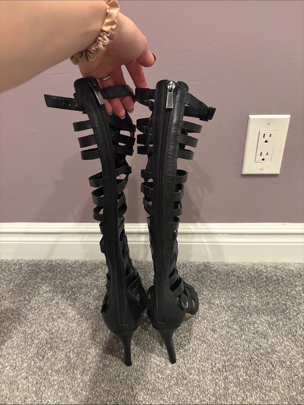 Vince Camuto Black Strappy Knee-High Gladiator Sandals - Picture 4 of 5